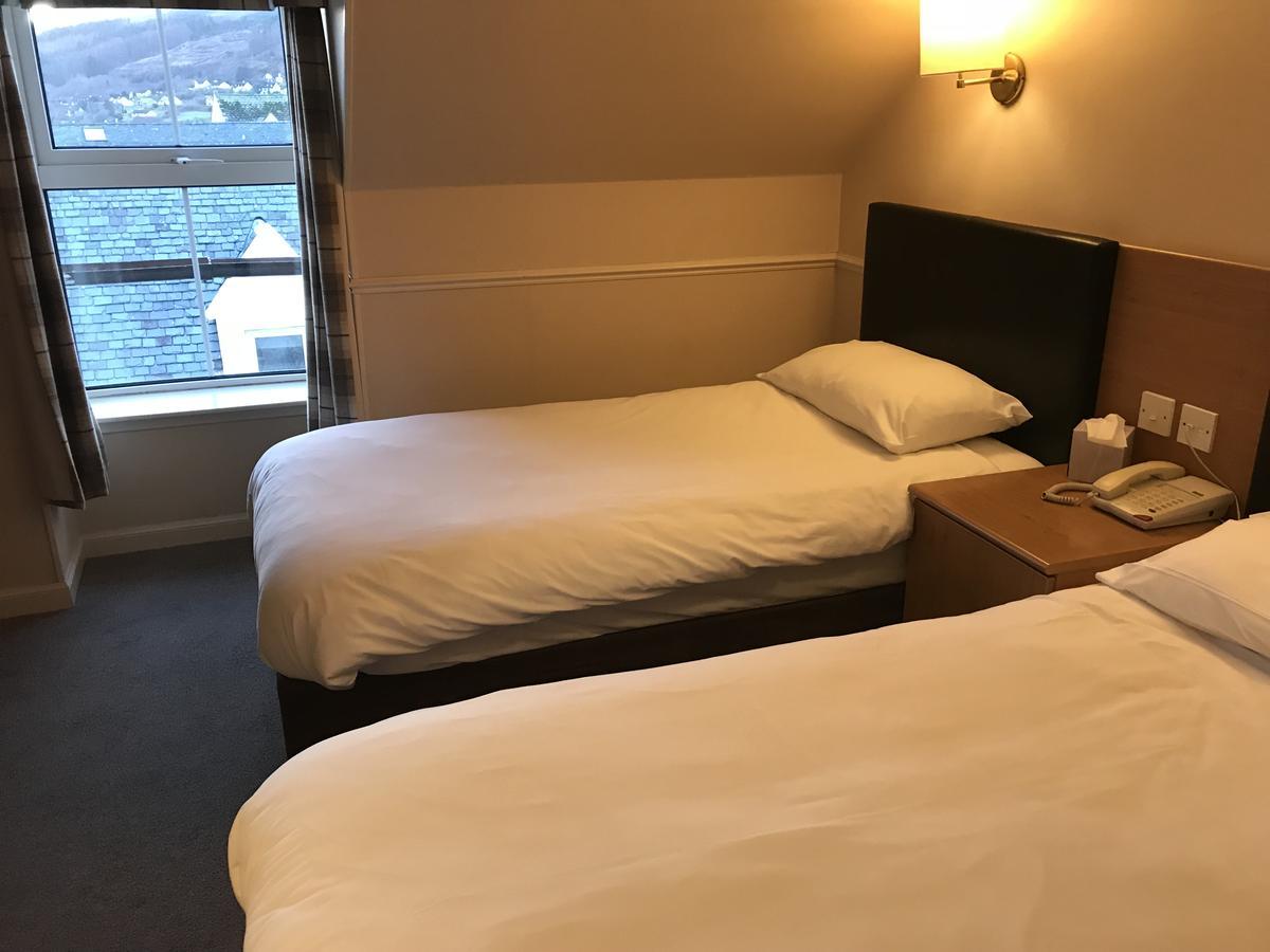 Caledonian Hotel Portree Buitenkant foto
