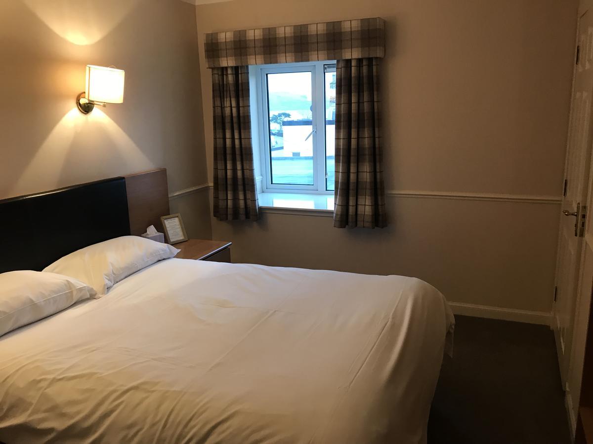 Caledonian Hotel Portree Buitenkant foto
