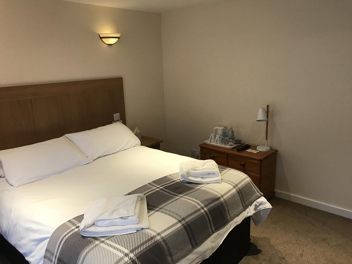 Caledonian Hotel Portree Buitenkant foto