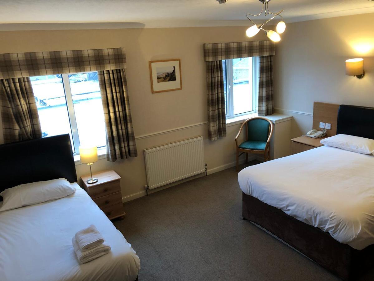 Caledonian Hotel Portree Buitenkant foto